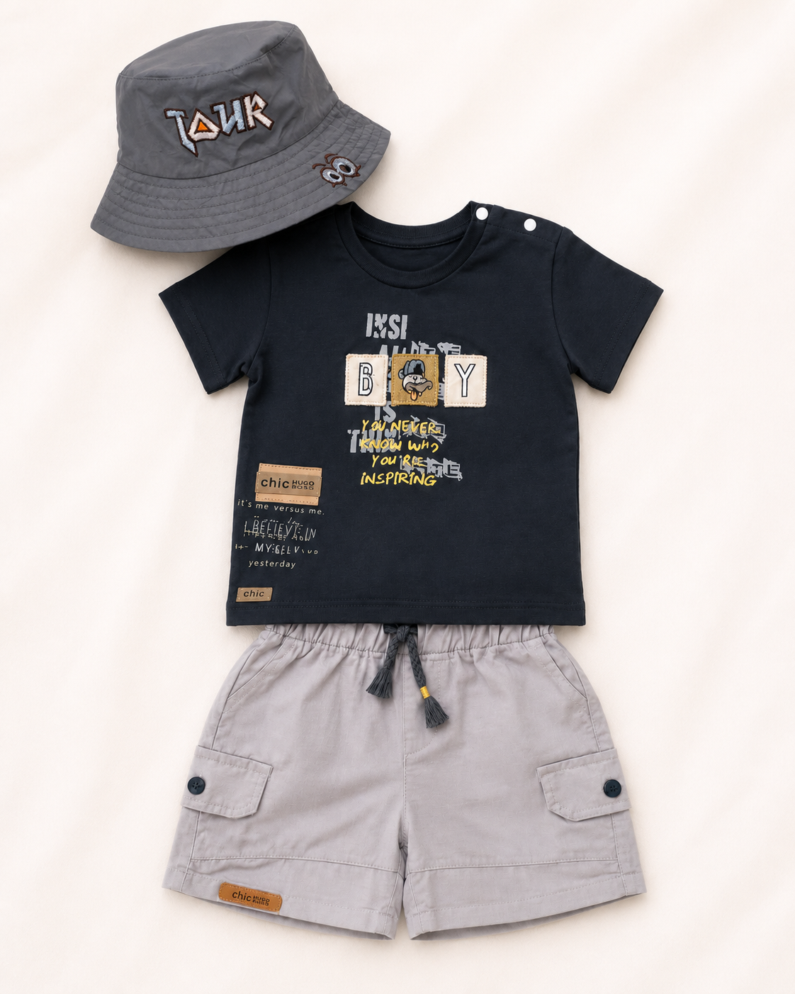 Ensemble Bébé 3 Pièces avec Bob – T-shirt, Short Cargo & Chapeau