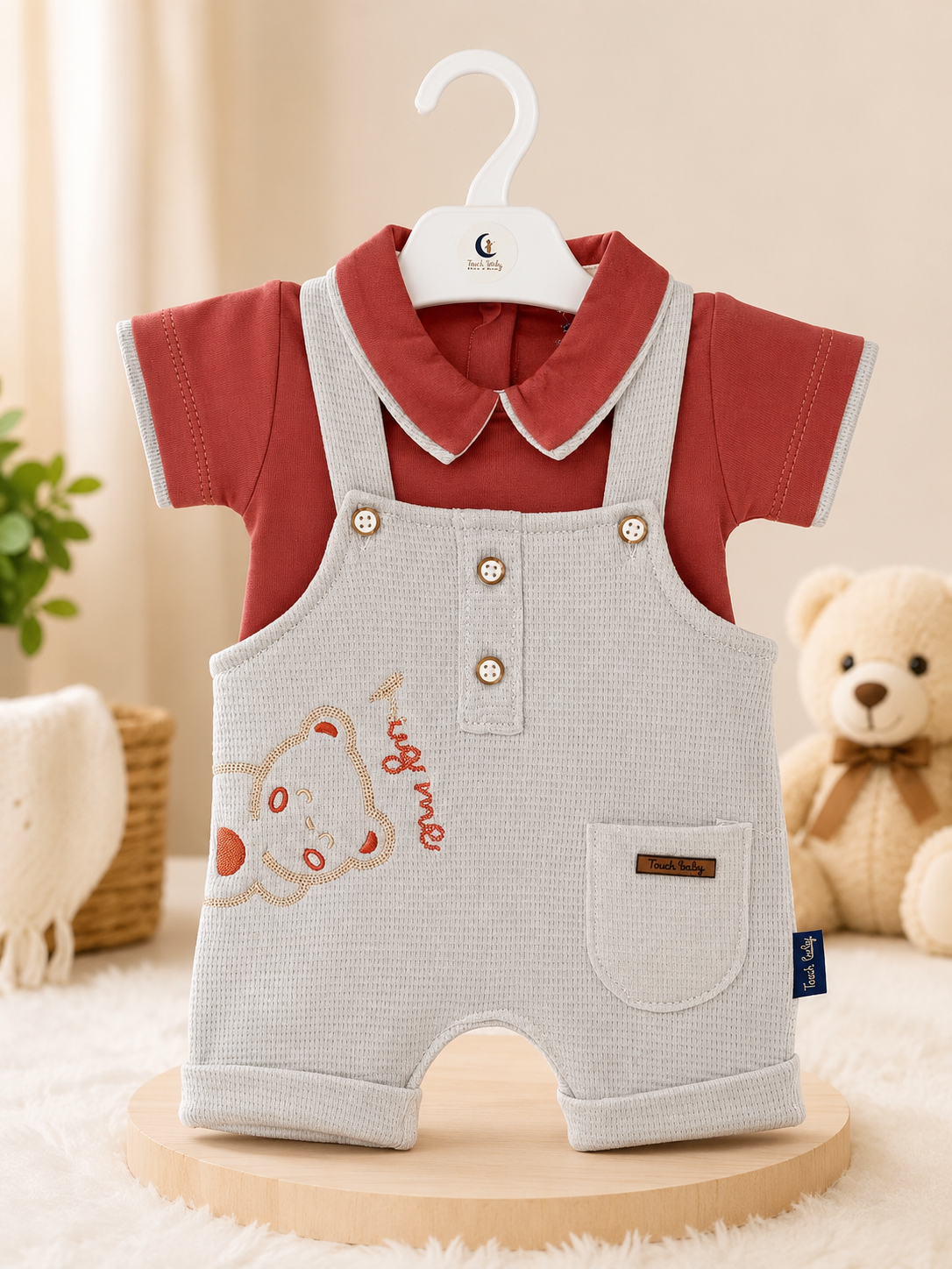 Ensemble Bébé Élégant 2 Pièces – Polo & Salopette Brodée Ourson