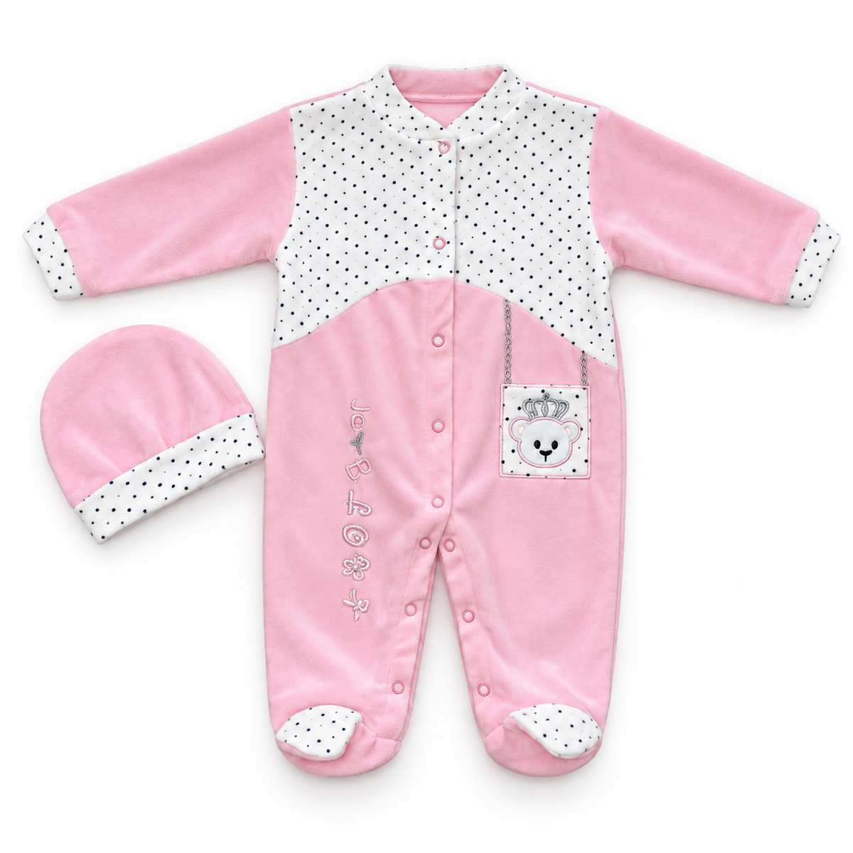 Ensemble bébé rose et blanc avec grenouillère et bonnet sur fond blanc