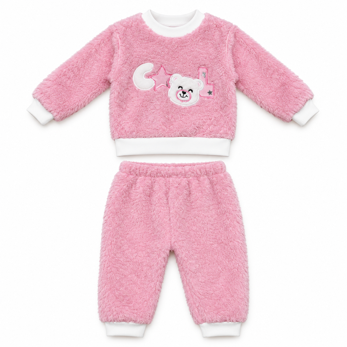 Ensemble bébé deux pièces en peluche rose avec motif ourson sur fond blanc